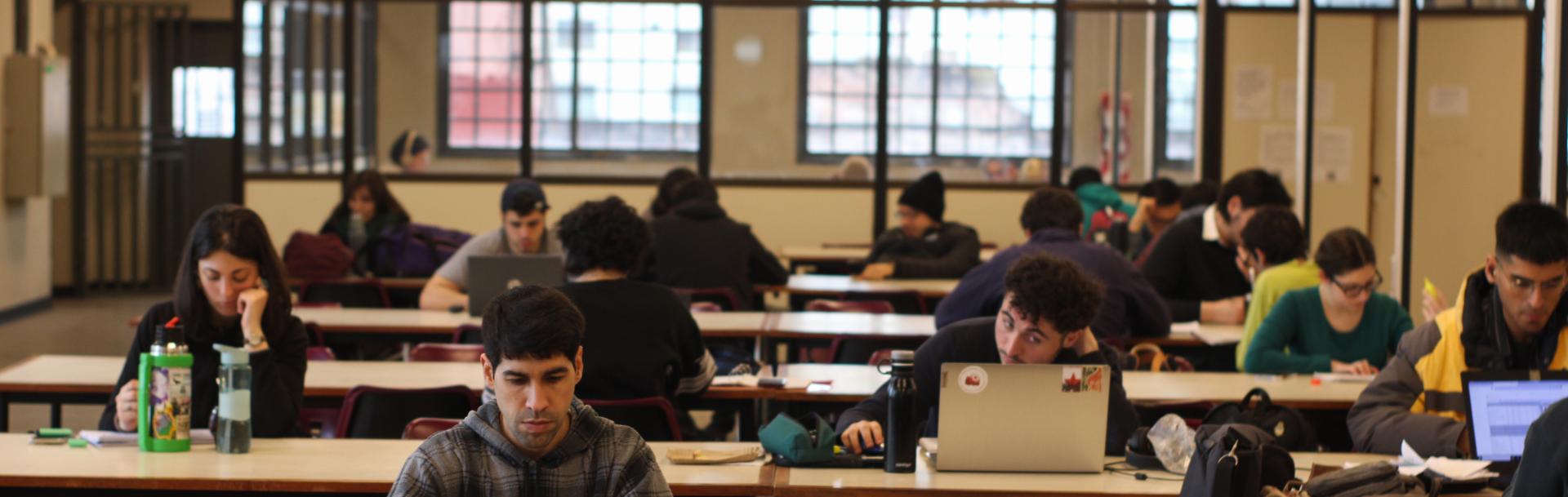 Estudiantes en Puan.